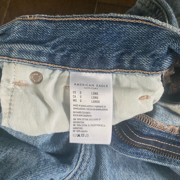 Women’s AMERICAN EAGLE mom jeans - Picture 3 of 4